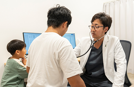 保護者の方も一緒に診療可能 |京都の小児科なら【京都駅さかぐち小児科・ハートクリニック】